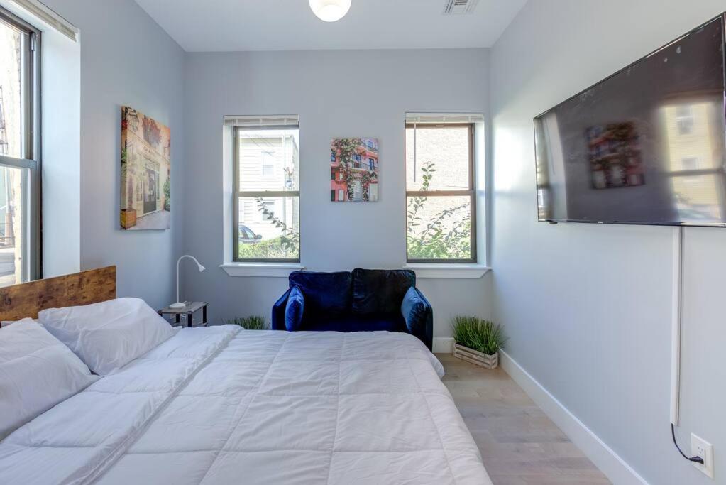 Luxury Designer Theme 2Br Apt Near Nyc / Thepath Apartment Newark Bagian luar foto