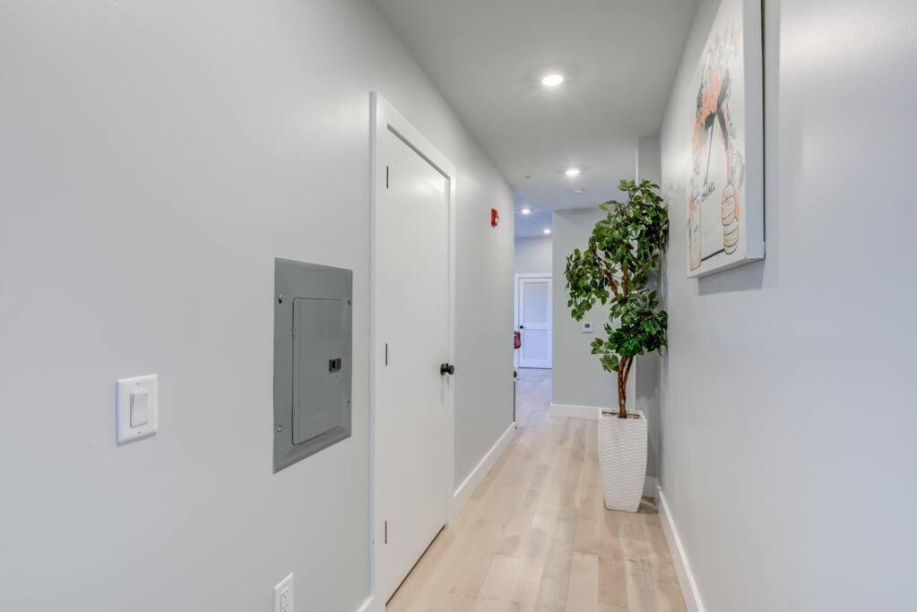 Luxury Designer Theme 2Br Apt Near Nyc / Thepath Apartment Newark Bagian luar foto