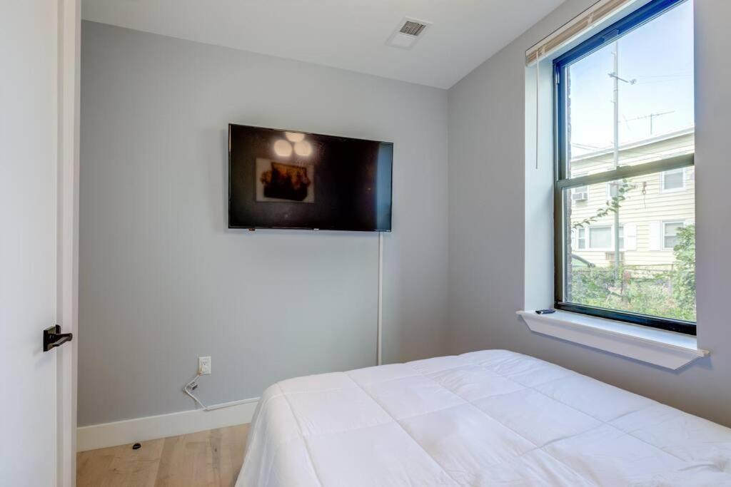 Luxury Designer Theme 2Br Apt Near Nyc / Thepath Apartment Newark Bagian luar foto